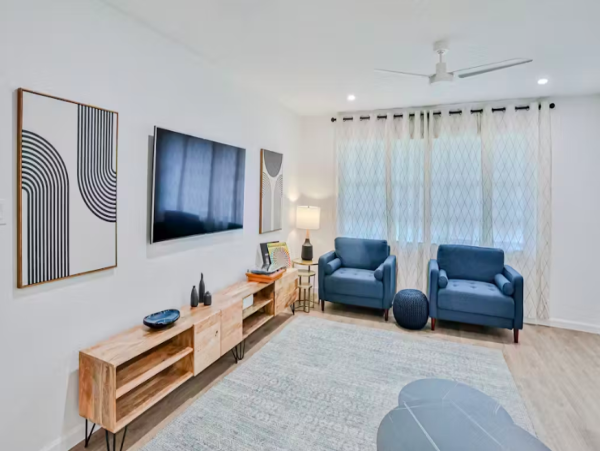 Charming Downtown Bonita Springs Cottage