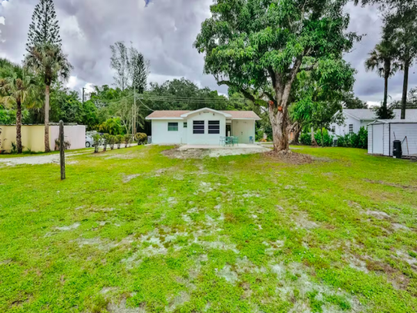Charming Downtown Bonita Springs Cottage