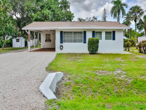Charming Downtown Bonita Springs Cottage