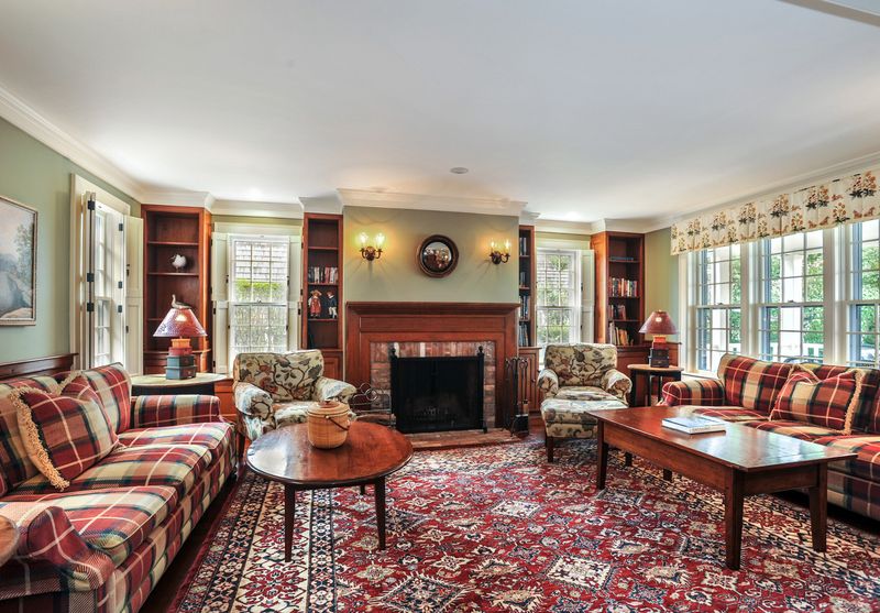 Nantucket Vacation Home Five Bedroom Walk to Beach