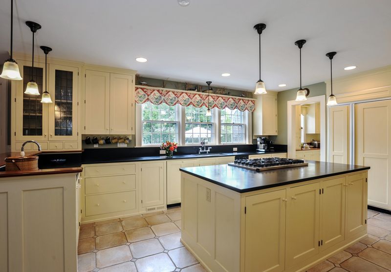Nantucket Vacation Home Five Bedroom Walk to Beach