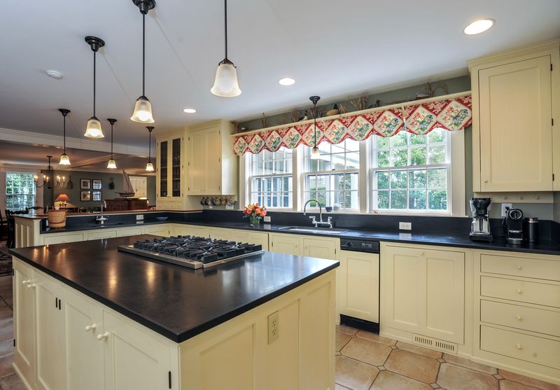 Nantucket Vacation Home Five Bedroom Walk to Beach
