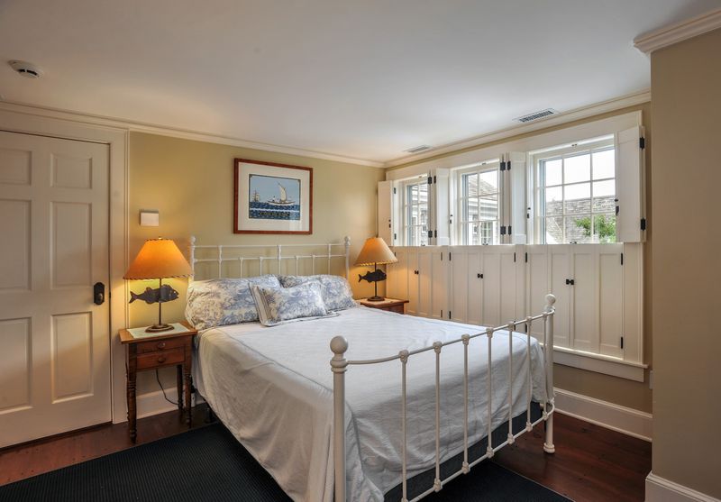 Nantucket Vacation Home Five Bedroom Walk to Beach