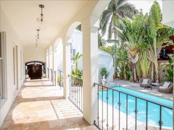 Six Bedroom Vacation Home on the Beach with Pool, Spa & Great Sunset Views