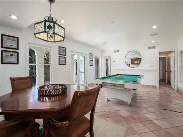 Six Bedroom Vacation Home on the Beach with Pool, Spa & Great Sunset Views