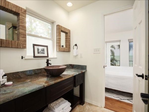 Six Bedroom Vacation Home on the Beach with Pool, Spa & Great Sunset Views