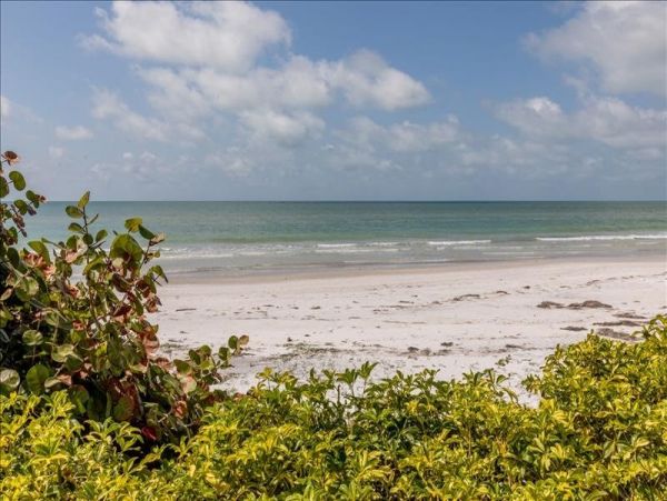 Six Bedroom Vacation Home on the Beach with Pool, Spa & Great Sunset Views