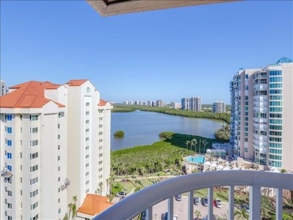 Naples Steps to Beach Vacation Condo Three Bedrooms