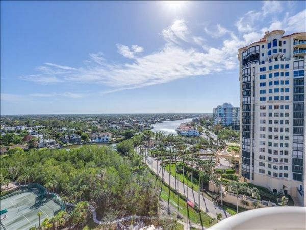 Naples Steps to Beach Vacation Condo Three Bedrooms