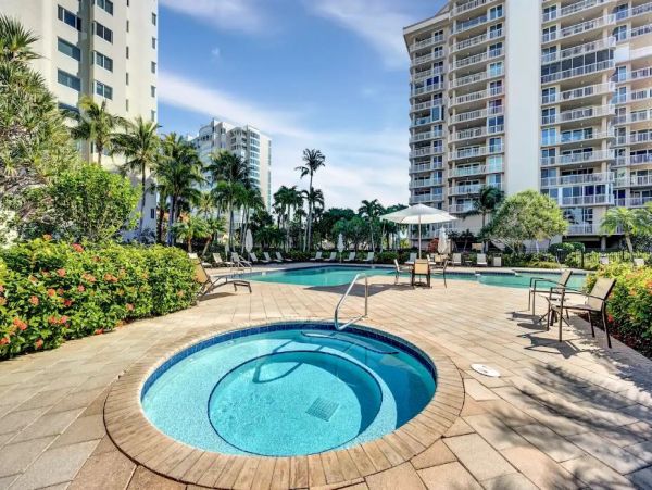 3 Bedroom Naples Vacation Condo with Gulf Views & Close to Beach