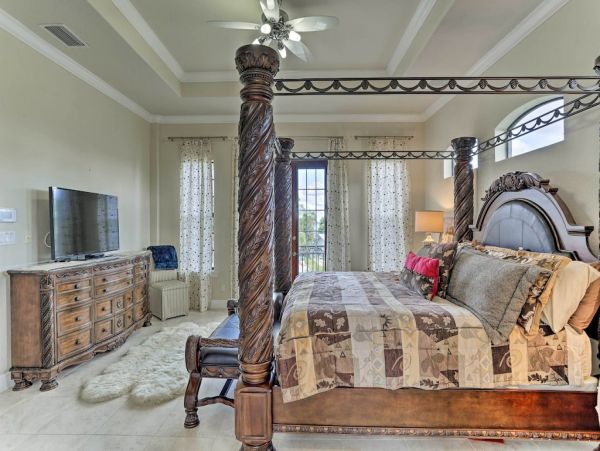 Cape Coral Vacation Home Four Bedroom