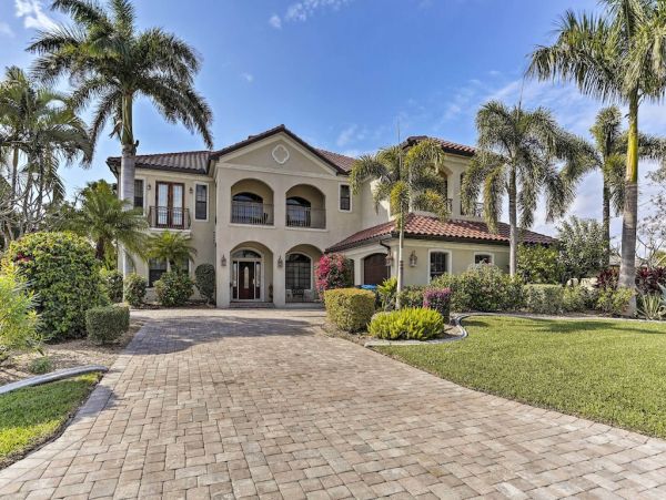 Cape Coral Vacation Home Four Bedroom