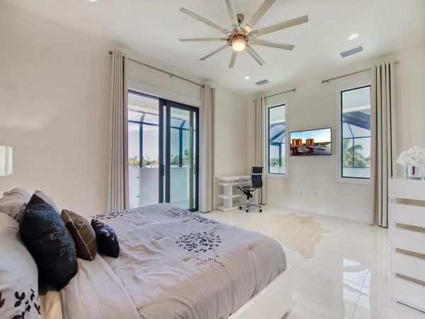 Riverfront Four Bedroom Vacation Home in Cape Coral