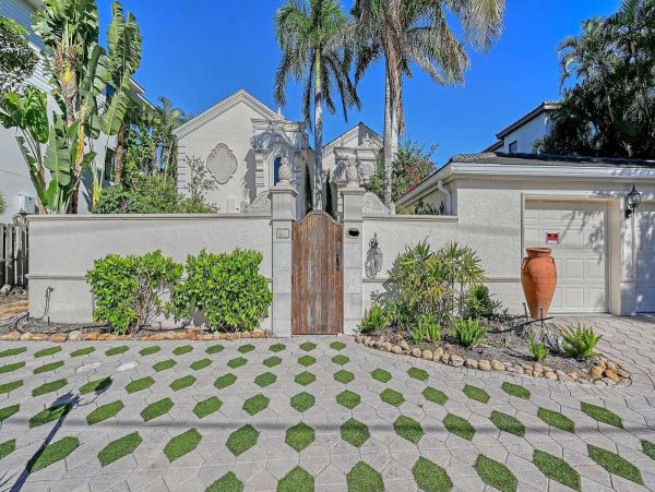 Siesta Key Vacation Rental - Sarasota Bayfront Home with Pool & Hot Tub