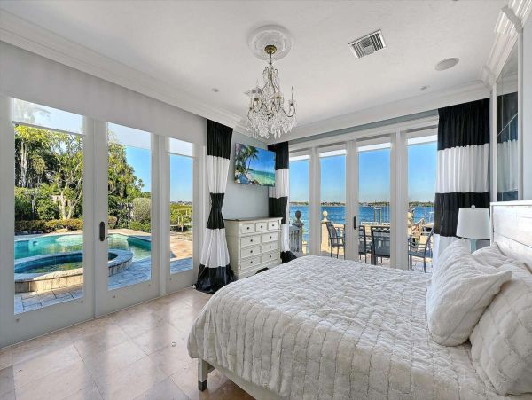 Siesta Key Vacation Rental - Sarasota Bayfront Home with Pool & Hot Tub