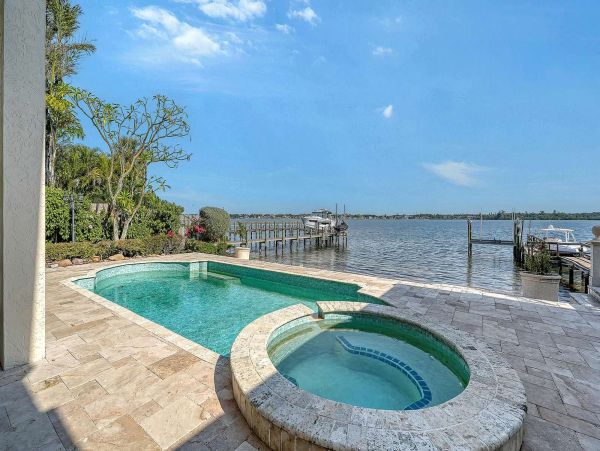 Siesta Key Vacation Rental - Sarasota Bayfront Home with Pool & Hot Tub