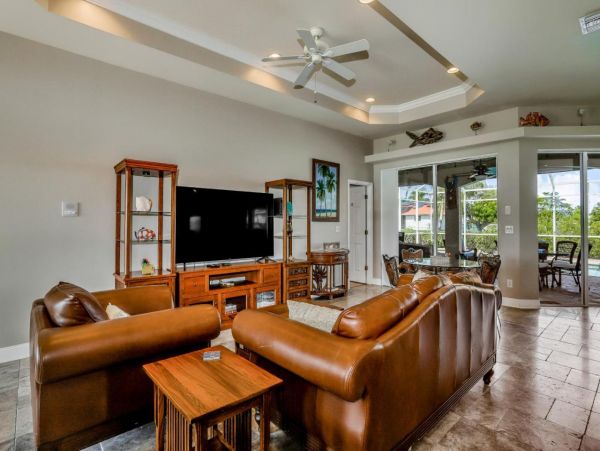Waterfront 3 Bedroom Vacation Home in Cape Coral
