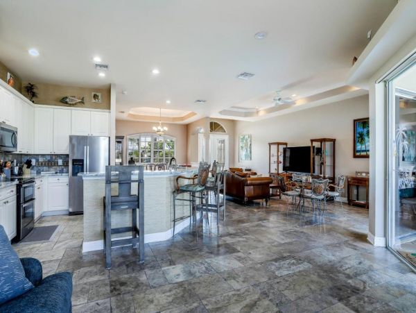 Waterfront 3 Bedroom Vacation Home in Cape Coral