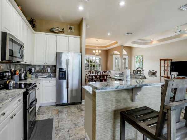 Waterfront 3 Bedroom Vacation Home in Cape Coral