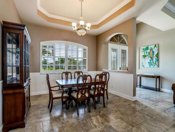 Waterfront 3 Bedroom Vacation Home in Cape Coral