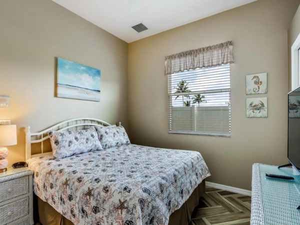 Waterfront 3 Bedroom Vacation Home in Cape Coral