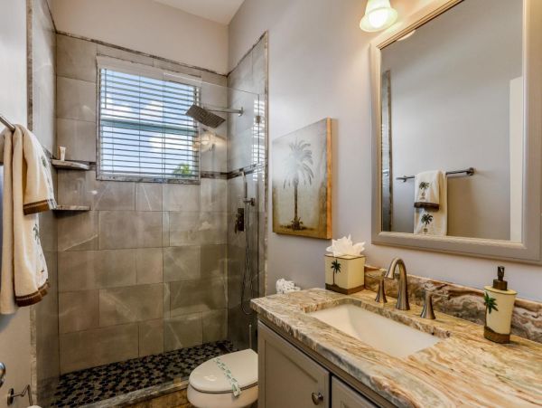 Waterfront 3 Bedroom Vacation Home in Cape Coral