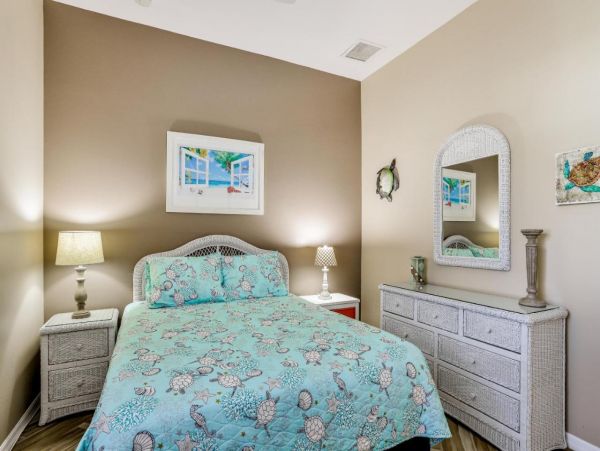 Waterfront 3 Bedroom Vacation Home in Cape Coral