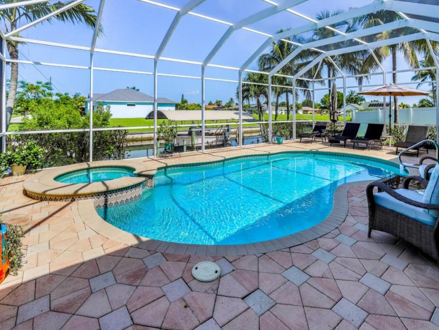 Waterfront 3 Bedroom Vacation Home in Cape Coral