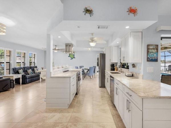 Luxurious Waterfront Vacation Home in Cape Coral