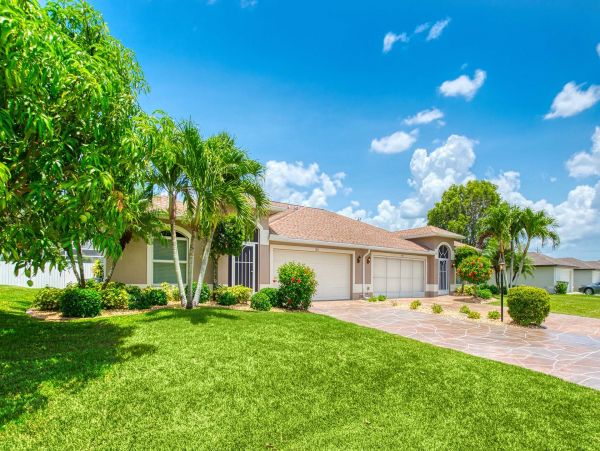 Two Duplex Homes with 5 Bedrooms & Pool
