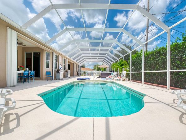 Two Duplex Homes with 5 Bedrooms & Pool