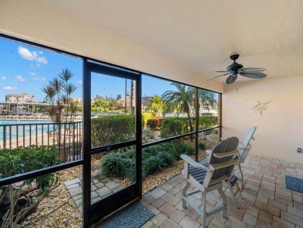 First Floor 2 Bedroom Condo in St. Petersburg