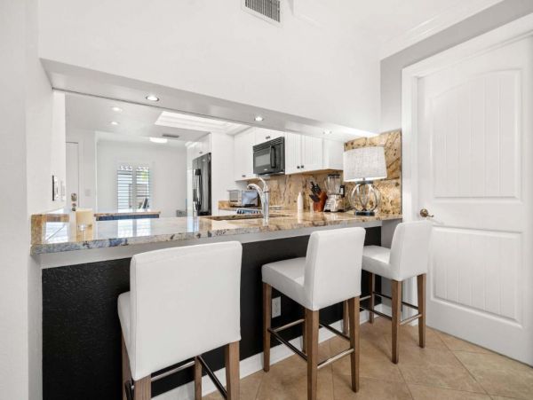 First Floor 2 Bedroom Condo in St. Petersburg