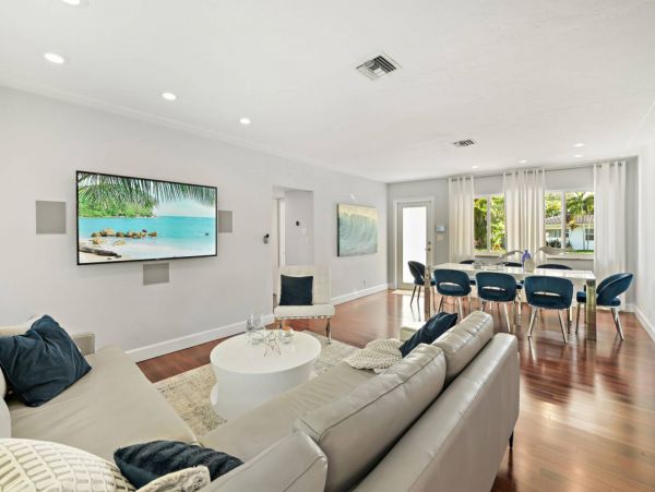 Luxury Vacation Pool Home in Fort Lauderdale Sleeps 8 Guests