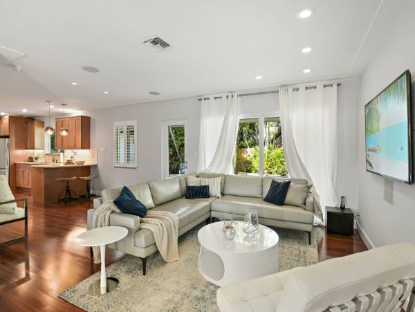 Luxury Vacation Pool Home in Fort Lauderdale Sleeps 8 Guests