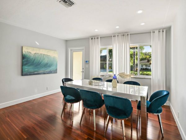 Luxury Vacation Pool Home in Fort Lauderdale Sleeps 8 Guests