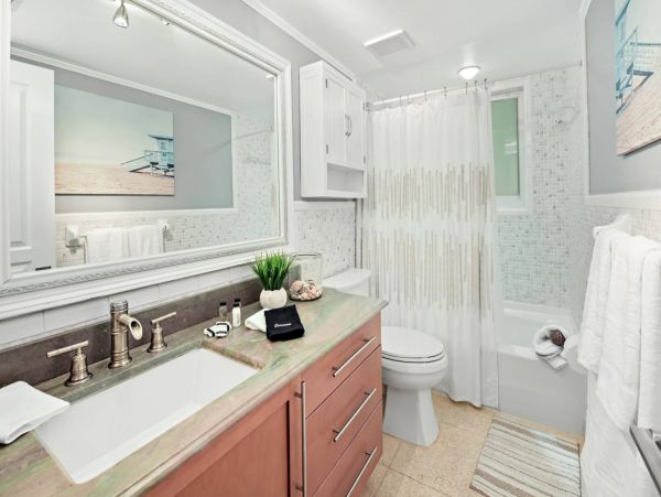 Luxury Vacation Pool Home in Fort Lauderdale Sleeps 8 Guests