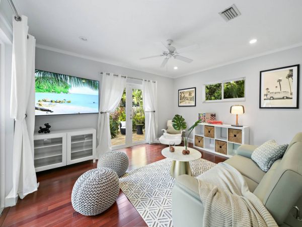 Luxury Vacation Pool Home in Fort Lauderdale Sleeps 8 Guests