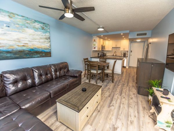 Siesta Key Vacation Condo with Communal Pool and Tennis Court