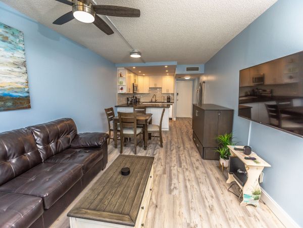 Siesta Key Vacation Condo with Communal Pool and Tennis Court