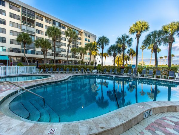 Siesta Key Vacation Condo with Communal Pool and Tennis Court