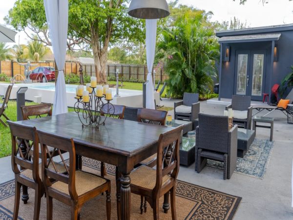 Family-Friendly Two-Bedroom Retreat in Fort Lauderdale