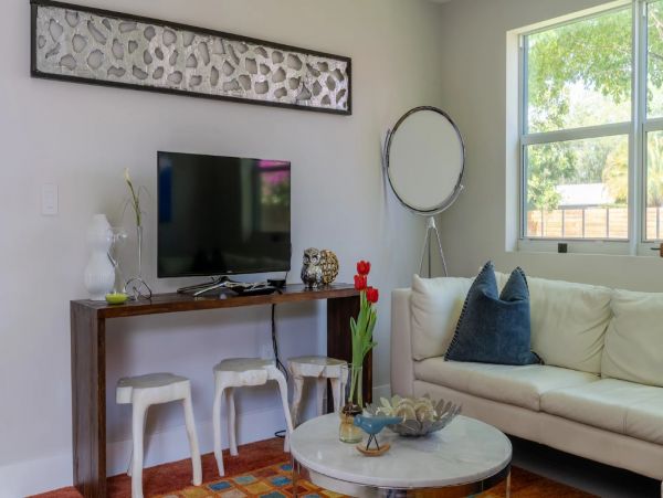 Family-Friendly Two-Bedroom Retreat in Fort Lauderdale