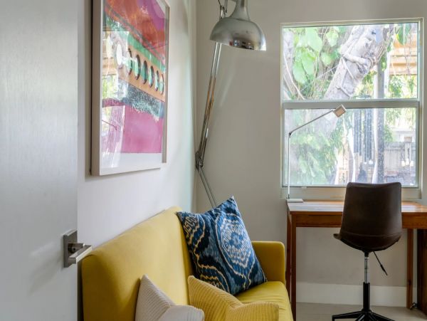 Family-Friendly Two-Bedroom Retreat in Fort Lauderdale