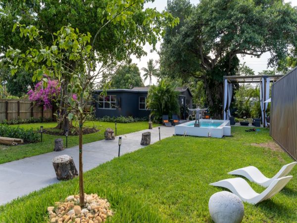Family-Friendly Two-Bedroom Retreat in Fort Lauderdale