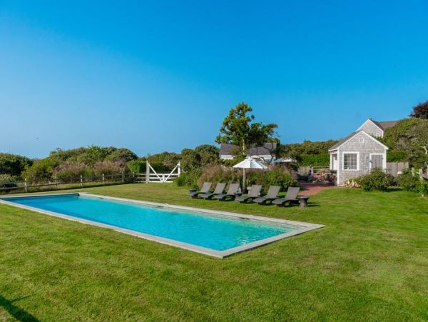 Nantucket Home 1045977