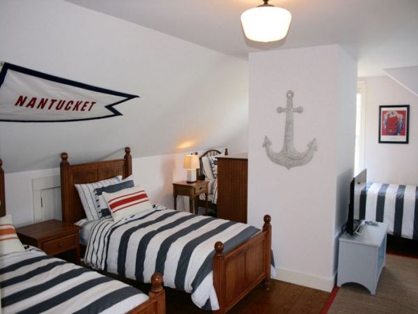 Charming Naushop Home Sleeps 10 Guests Four bedrooms