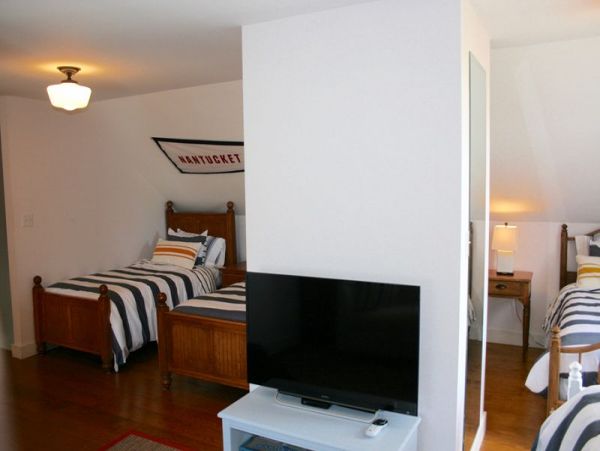 Charming Naushop Home Sleeps 10 Guests Four bedrooms