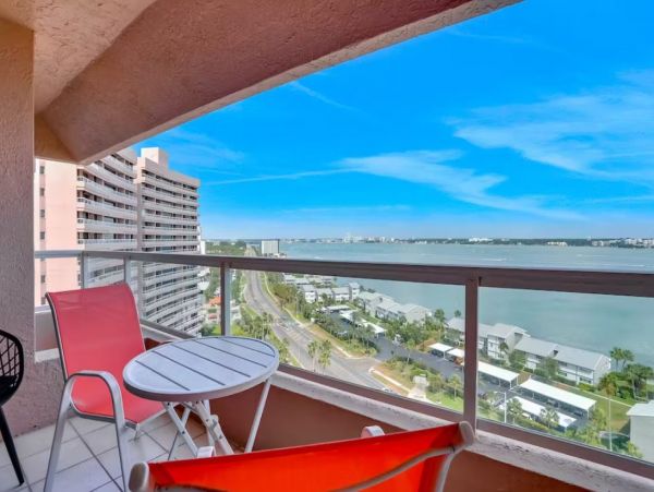 Clearwater 2 Bedroom Vacation Condo on Beach with Views