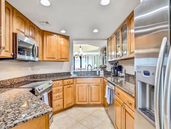 Clearwater 2 Bedroom Vacation Condo on Beach with Views